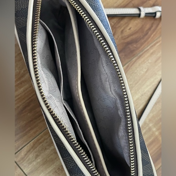 Micheal Kors, Jet Set Large Printed Logo Crossbody Bag. Brand new, used once! - Picture 2 of 3